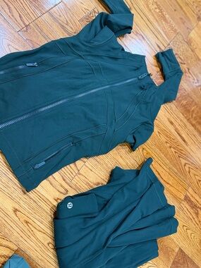 Lululemon rainforest green set